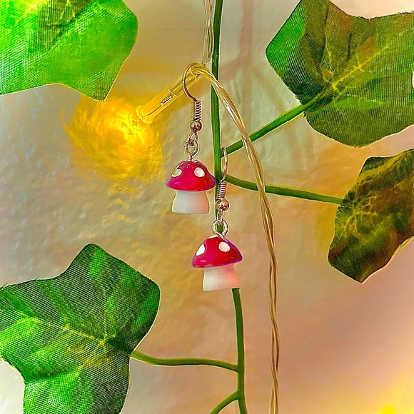 Red mushroom hook earrings red fly amantia mushroom earrings - Picture 2 of 3